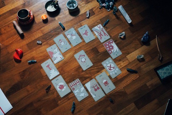 HOW TO READ THE ACES OF THE TAROT: BREAKTHROUGHS & BEGINNINGS